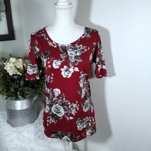 FREE KISSES BURGUNDY TOP GRAY FLORAL SZ.XL EUC